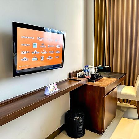 Howard Johnson By Wyndham Pekalongan Exterior photo