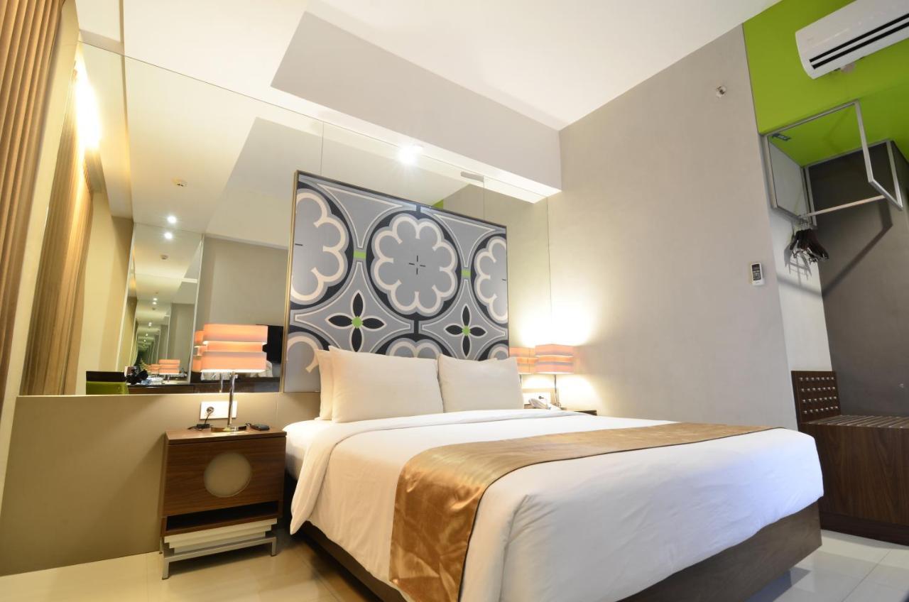 Howard Johnson By Wyndham Pekalongan Exterior photo