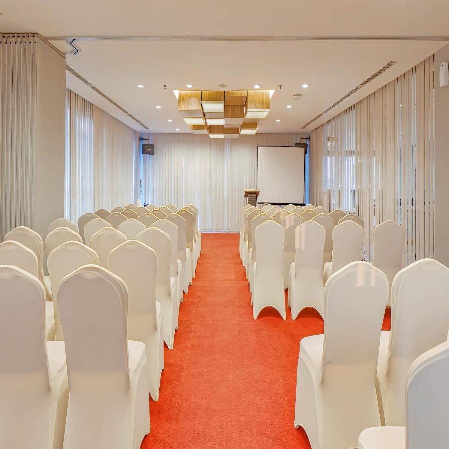 Howard Johnson By Wyndham Pekalongan Exterior photo