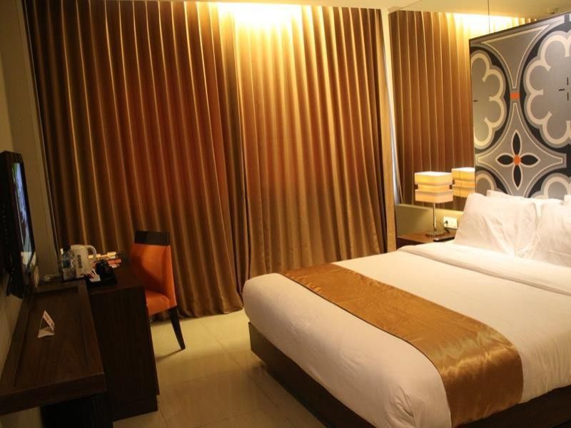 Howard Johnson By Wyndham Pekalongan Exterior photo