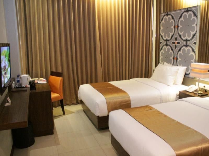 Howard Johnson By Wyndham Pekalongan Exterior photo