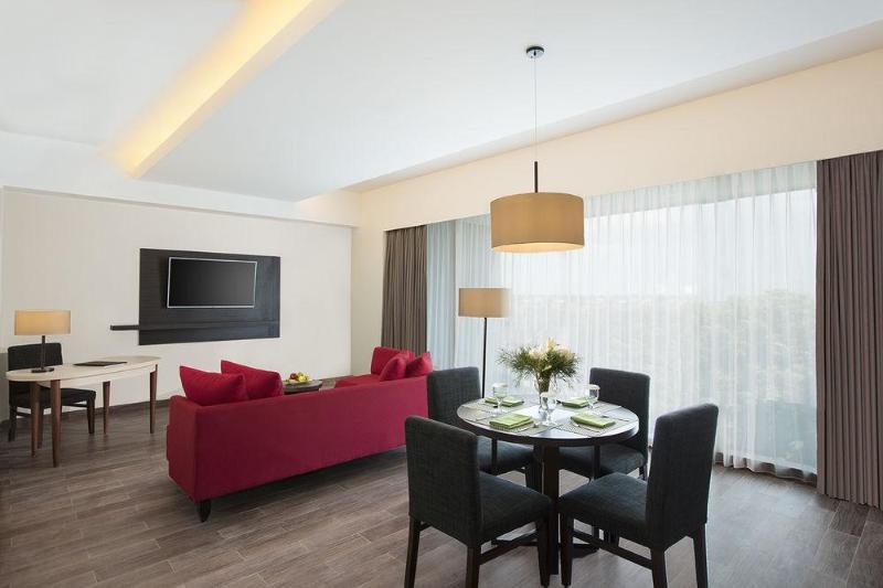Howard Johnson By Wyndham Pekalongan Exterior photo
