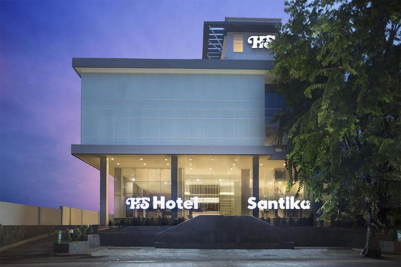 Howard Johnson By Wyndham Pekalongan Exterior photo