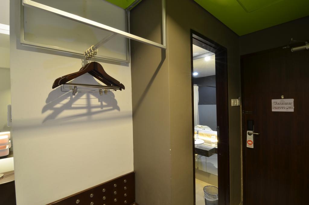 Howard Johnson By Wyndham Pekalongan Exterior photo