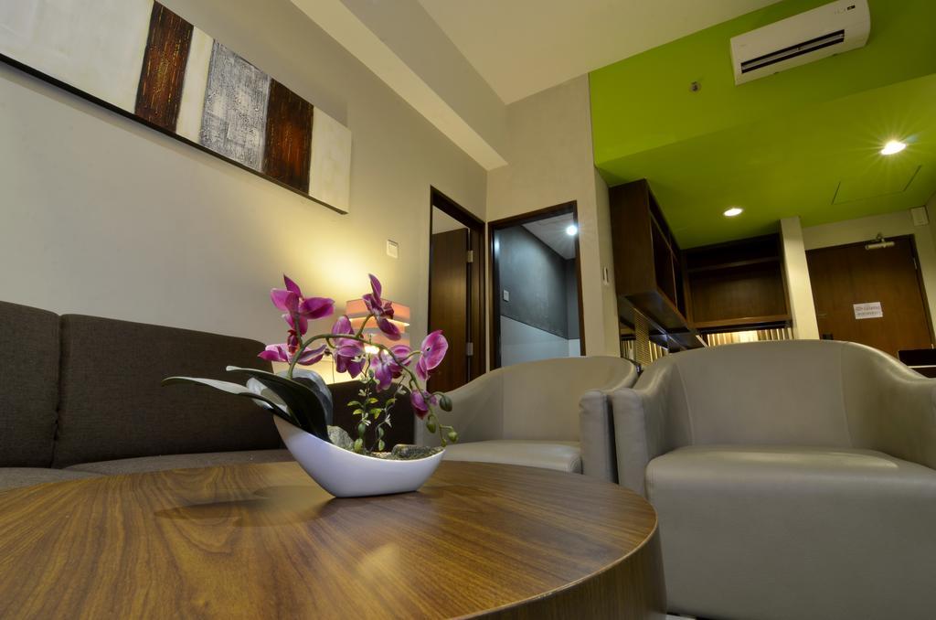 Howard Johnson By Wyndham Pekalongan Exterior photo