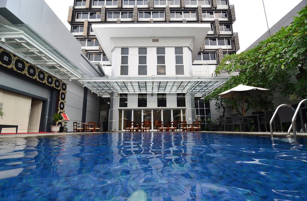 Howard Johnson By Wyndham Pekalongan Exterior photo