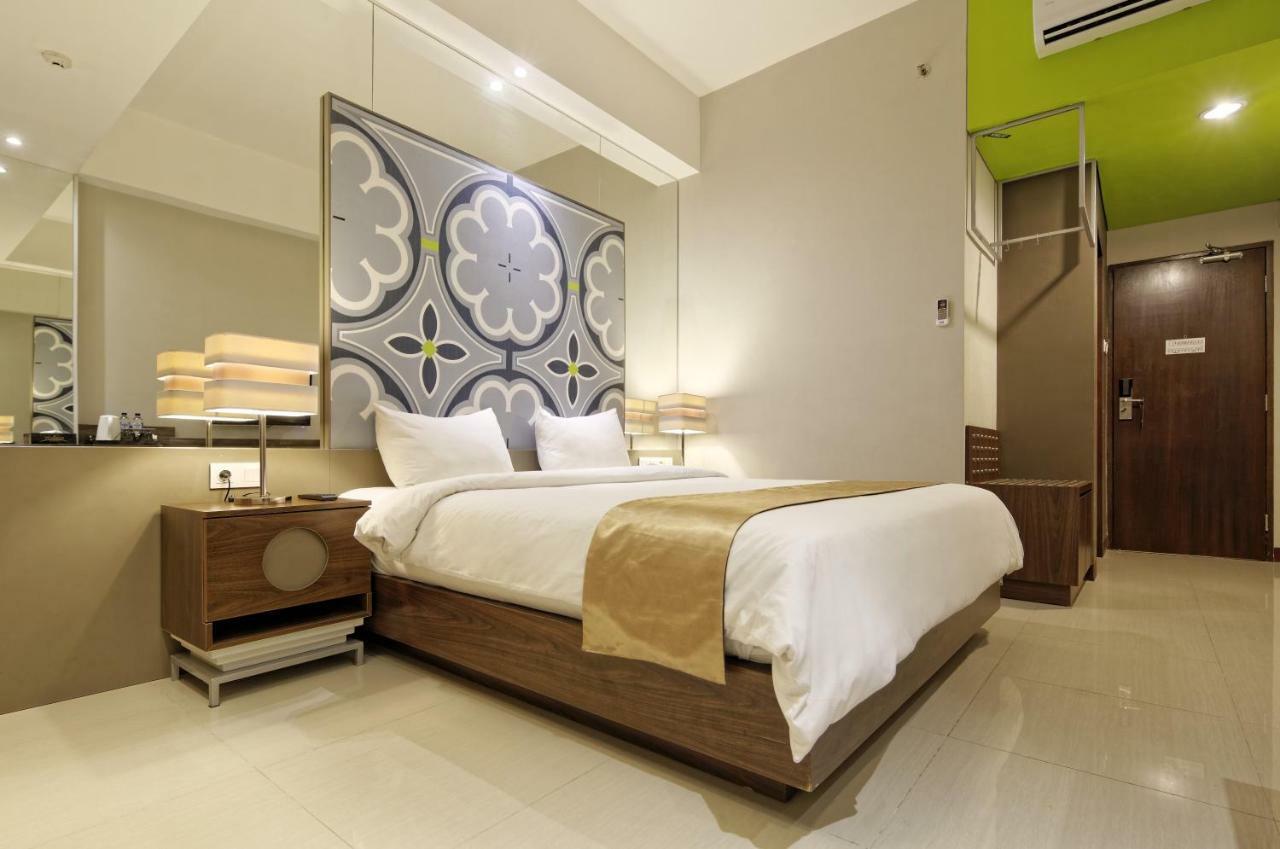Howard Johnson By Wyndham Pekalongan Exterior photo