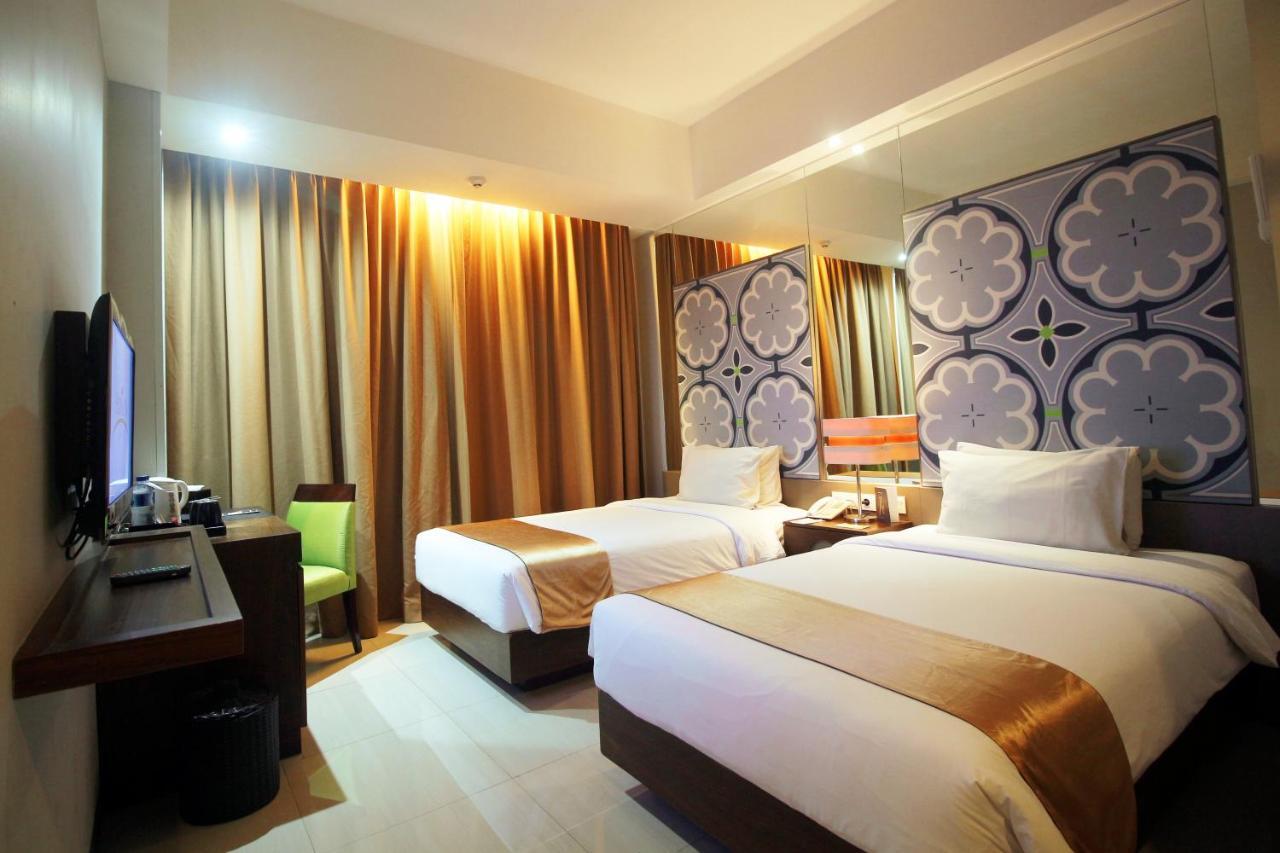 Howard Johnson By Wyndham Pekalongan Exterior photo