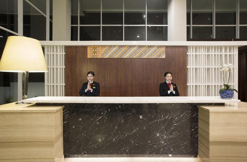 Howard Johnson By Wyndham Pekalongan Exterior photo